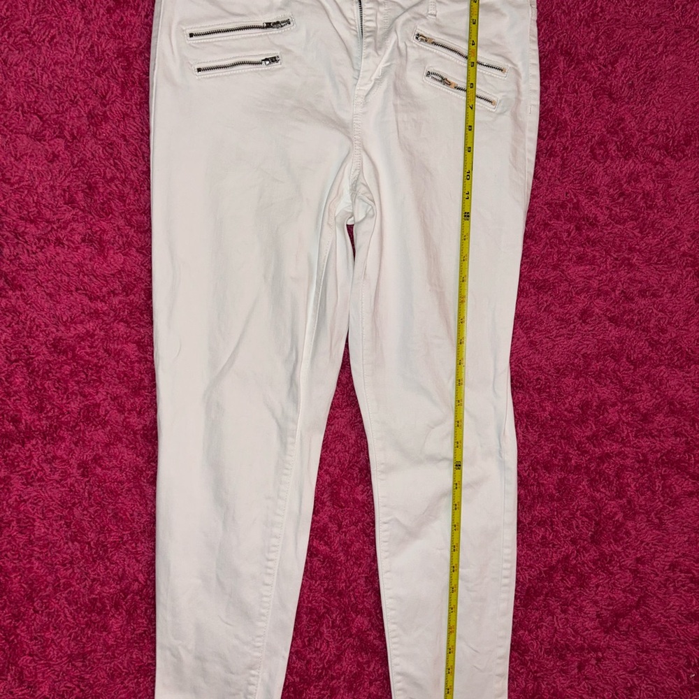 White Skinny Jeans with Zipper Details